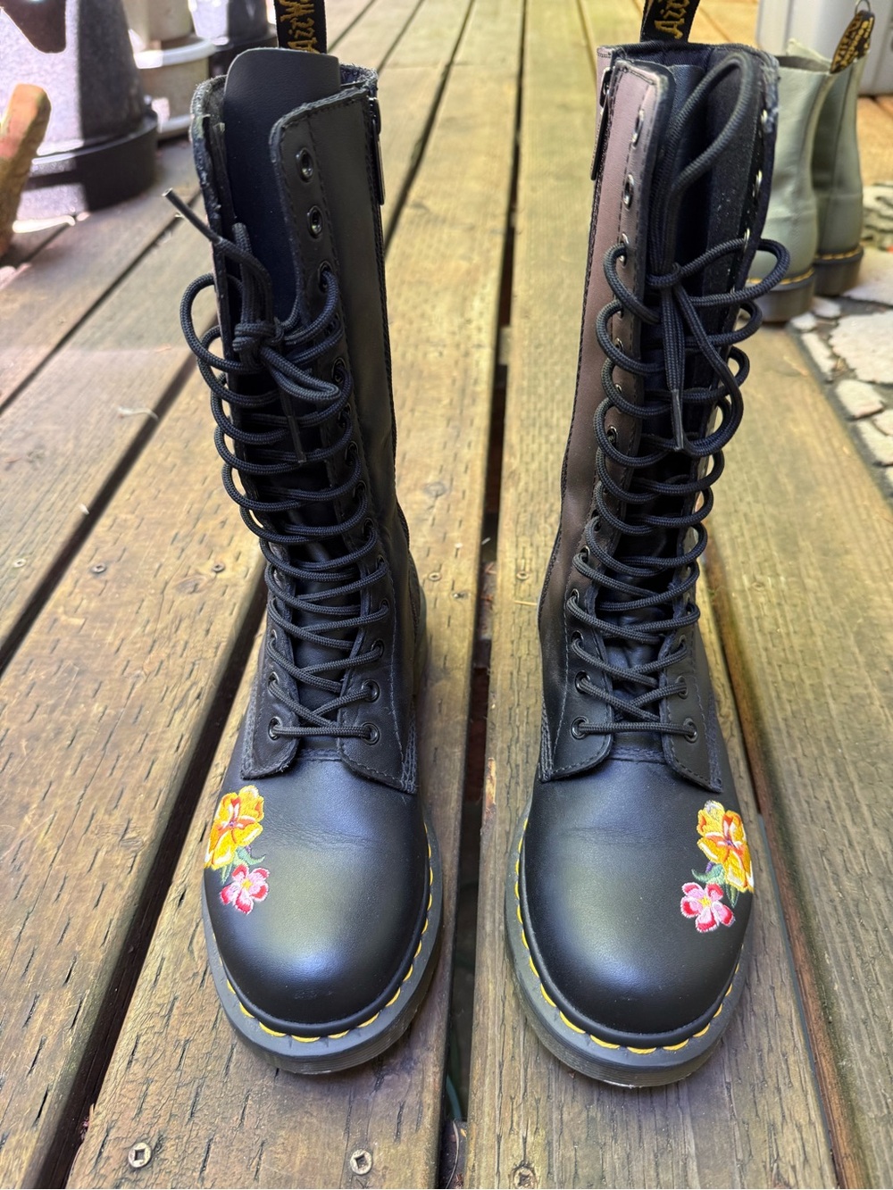 Dr. Martens 1914 Vonda II Floral Softy T UK7 US9 EUC discontinued 14-eye - Picture 5 of 8